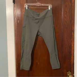 Fabletics On The Go Powerhold High Waisted Capri Leggings